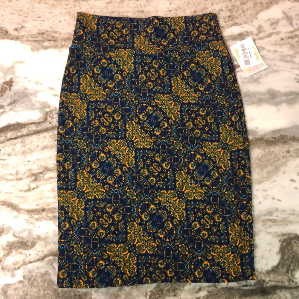 Small Lularoe Cassie pencil skirt NWT